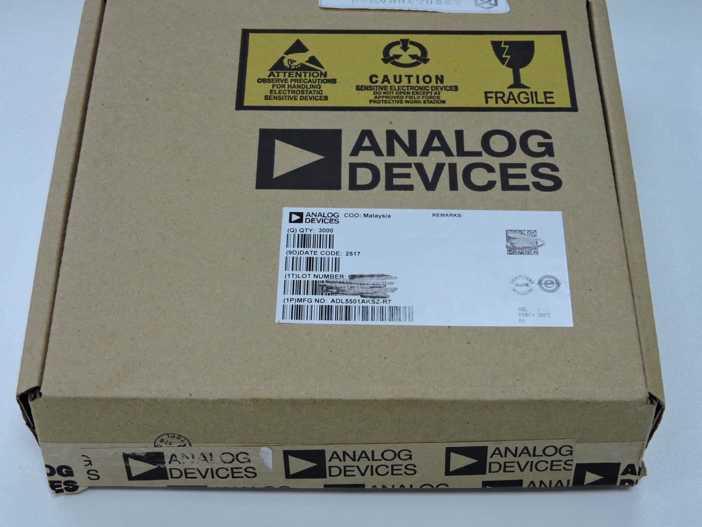 ADL5501AKSZ-R7 stock photo 3
